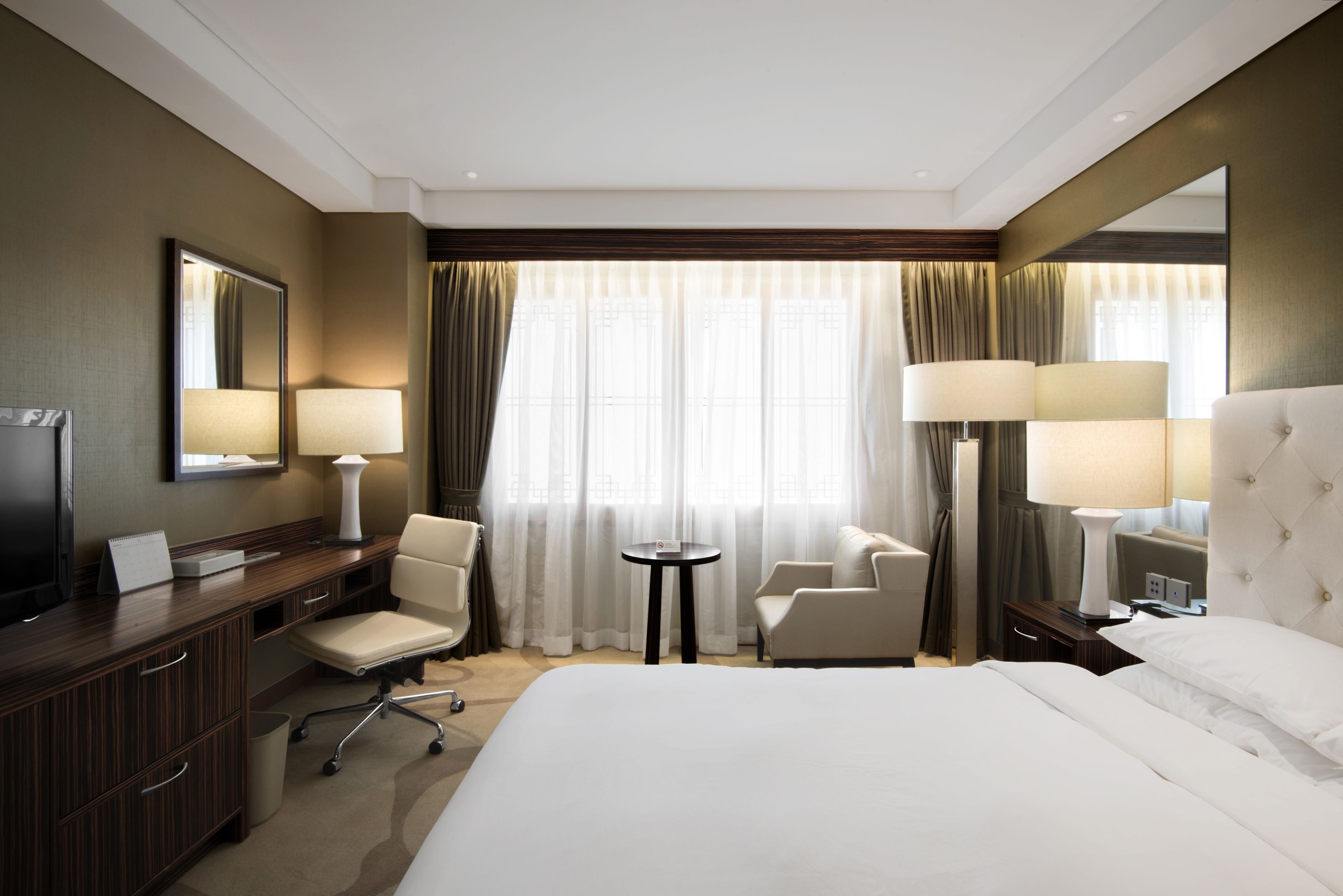 high deluxe double room | 1 bedroom, minibar, in-room safe, desk