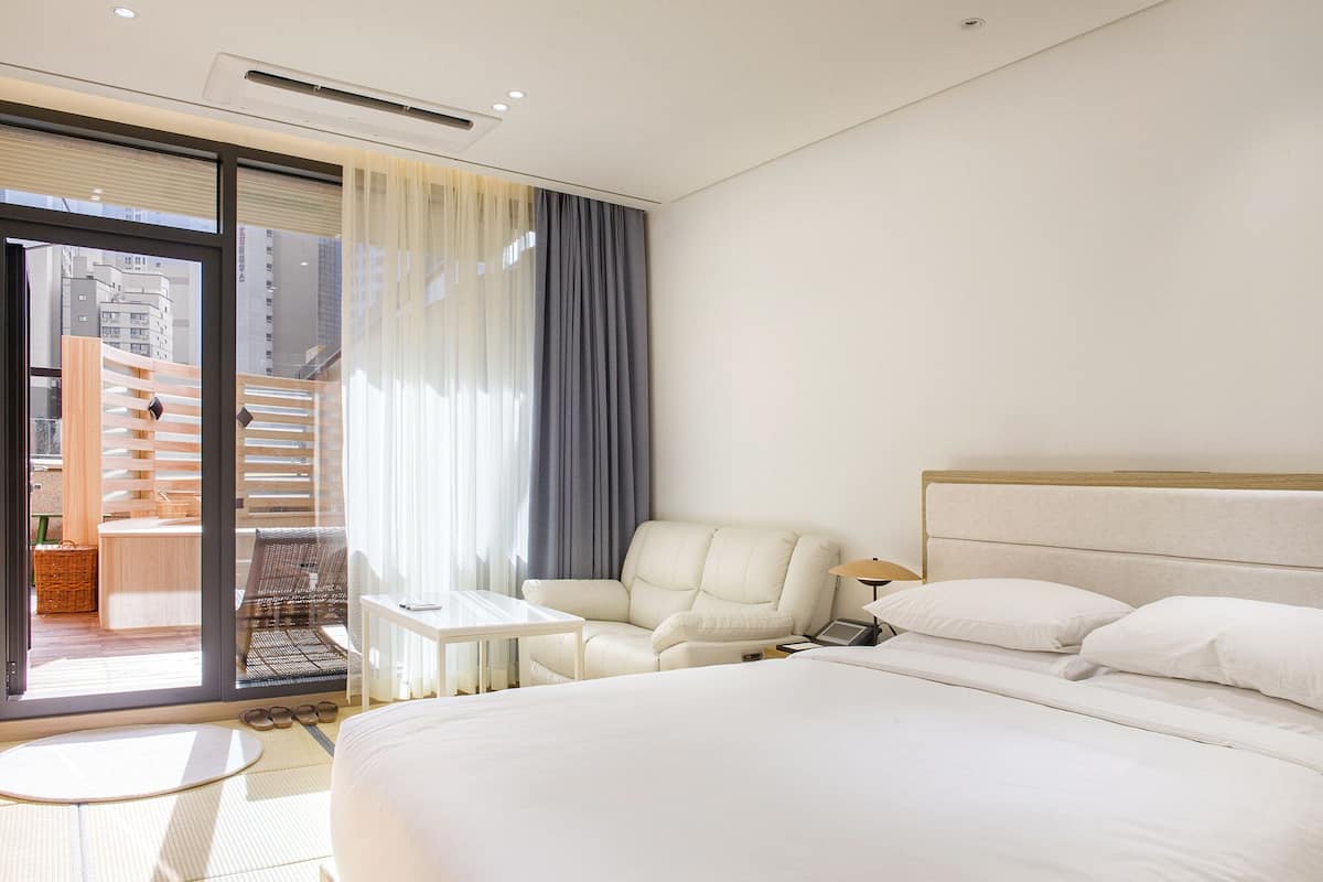 Spa Premier Double | Een minibar, een kluis op de kamer, een bureau, gratis wifi
