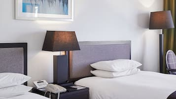 1 habitación, caja de seguridad en la habitación y escritorio