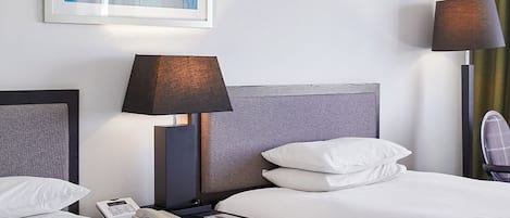 1 habitación, caja de seguridad en la habitación y escritorio