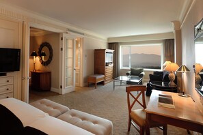 HALLA SUITE, City View | Coffre-fort, bureau, fer et planche à repasser, accès au Wi-Fi (inclus)