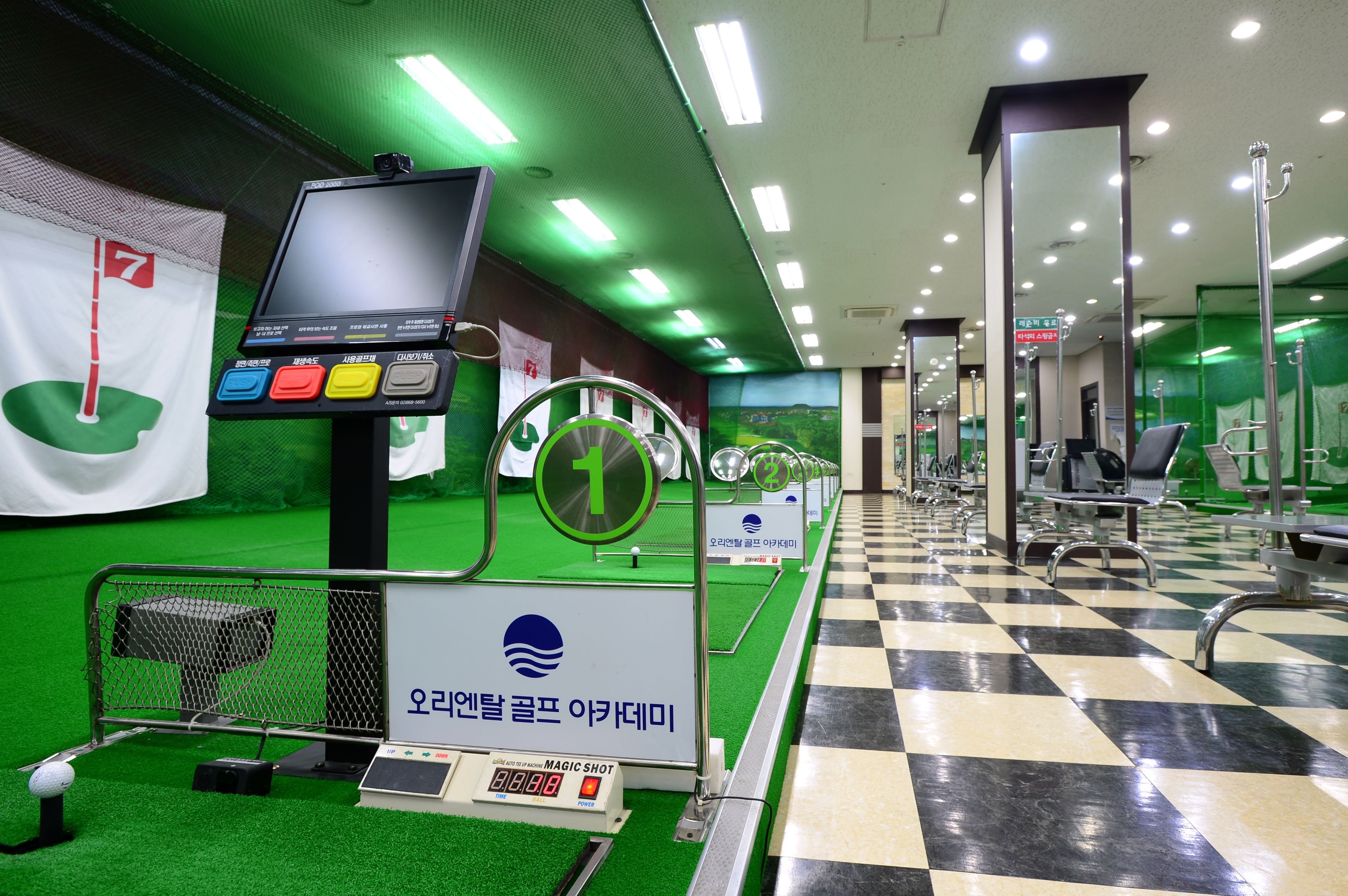 indoor golf driving range