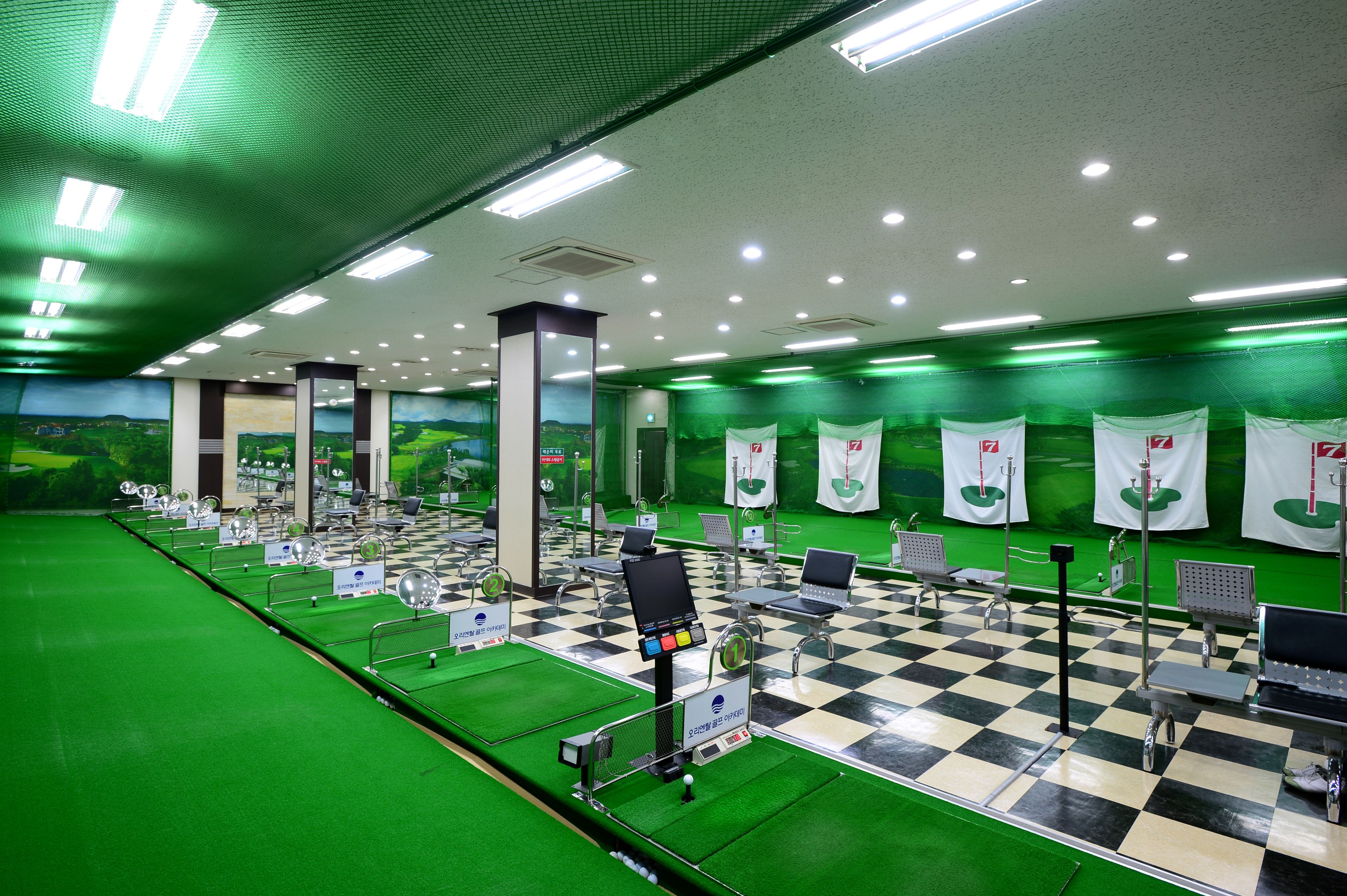 indoor golf driving range
