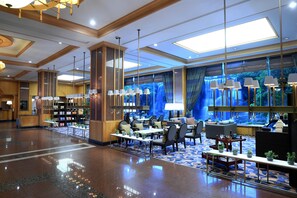 Bar-salon dans le hall