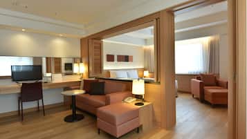 Double Suite | Edredones de plumas, caja fuerte, espacio para trabajar con un portátil