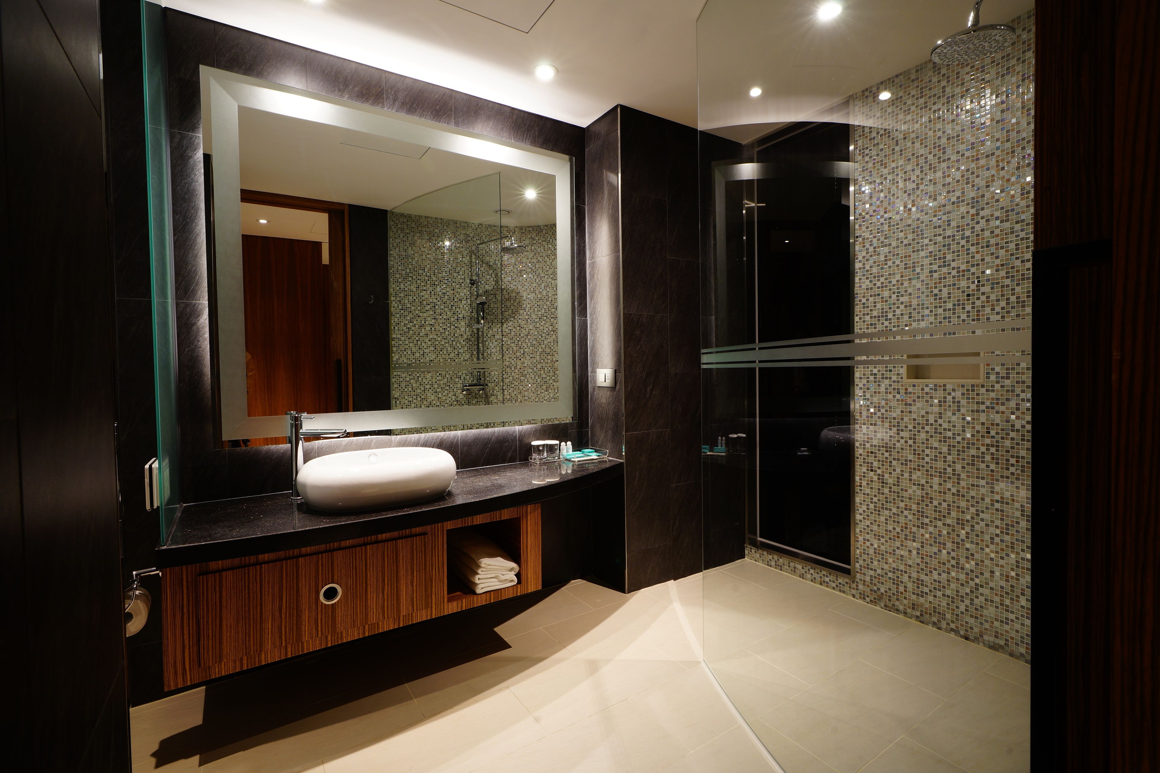 family twin room | bathroom | free toiletries, hair dryer, slippers, bidet