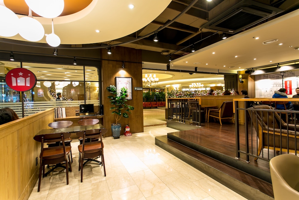 Pacific Hotel by null