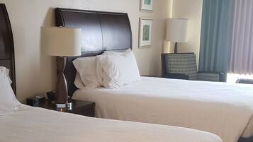 Chb Evolution, 2 gds lits | Literie de qualité supérieure, bureau, rideaux occultants