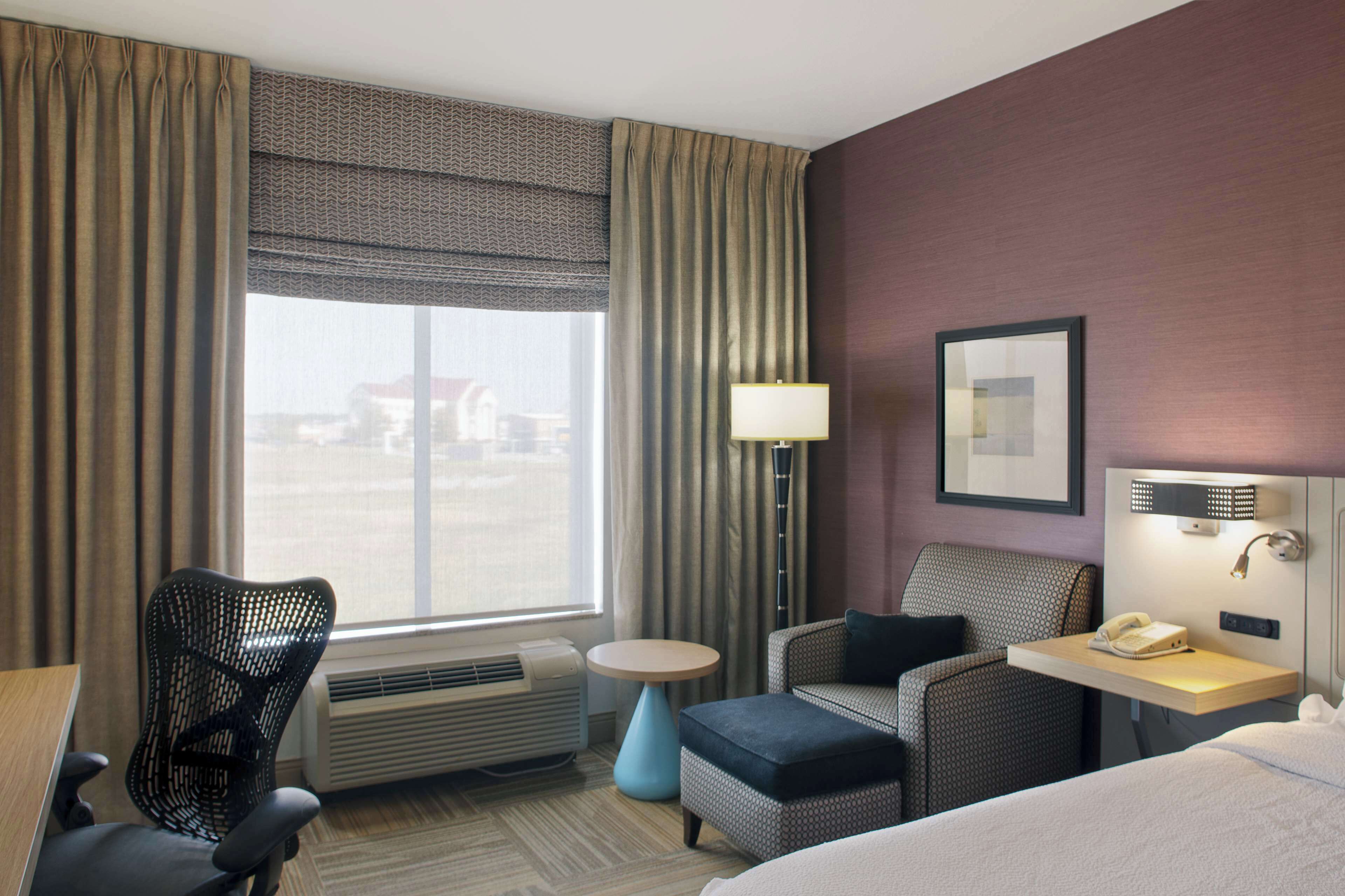 43-inch lcd tv with cable channels, tv, mp3 dock