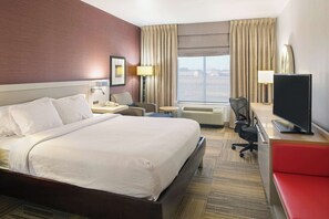 Tallelokero huoneessa, työpöytä, silitysrauta/-lauta, lisävuoteet