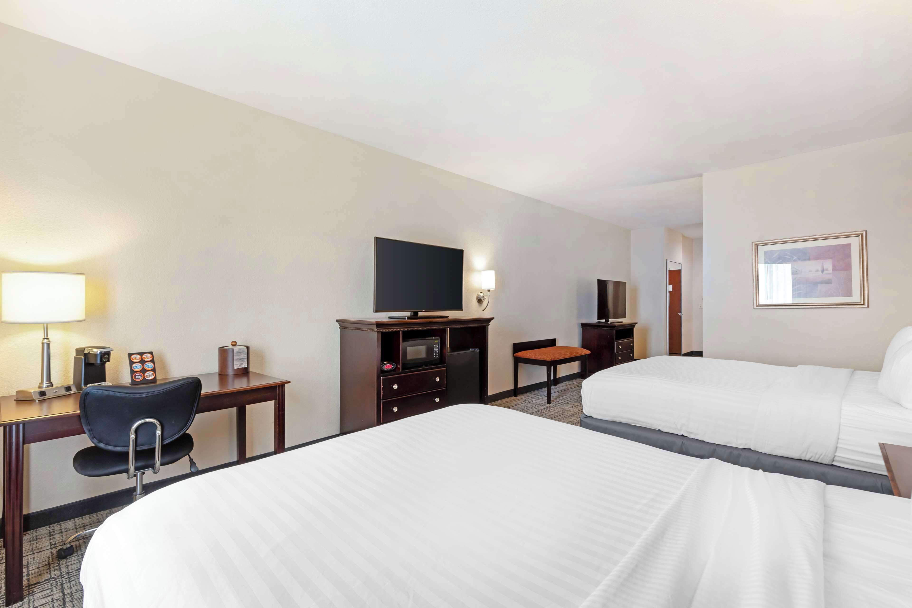 junior suite, 2 queen beds, non smoking (with sofabed) | pillow-top beds, in-room safe, desk, laptop workspace