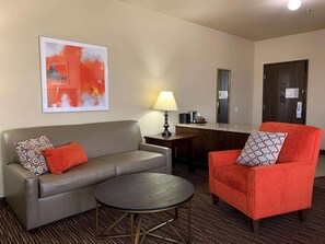 Verdunkelungsvorhänge, Bügeleisen/Bügelbrett, kostenlose Babybetten