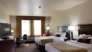 1 habitación, cortinas blackout y tabla de planchar con plancha