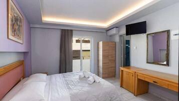 Een bureau, gratis babybedden, gratis wifi