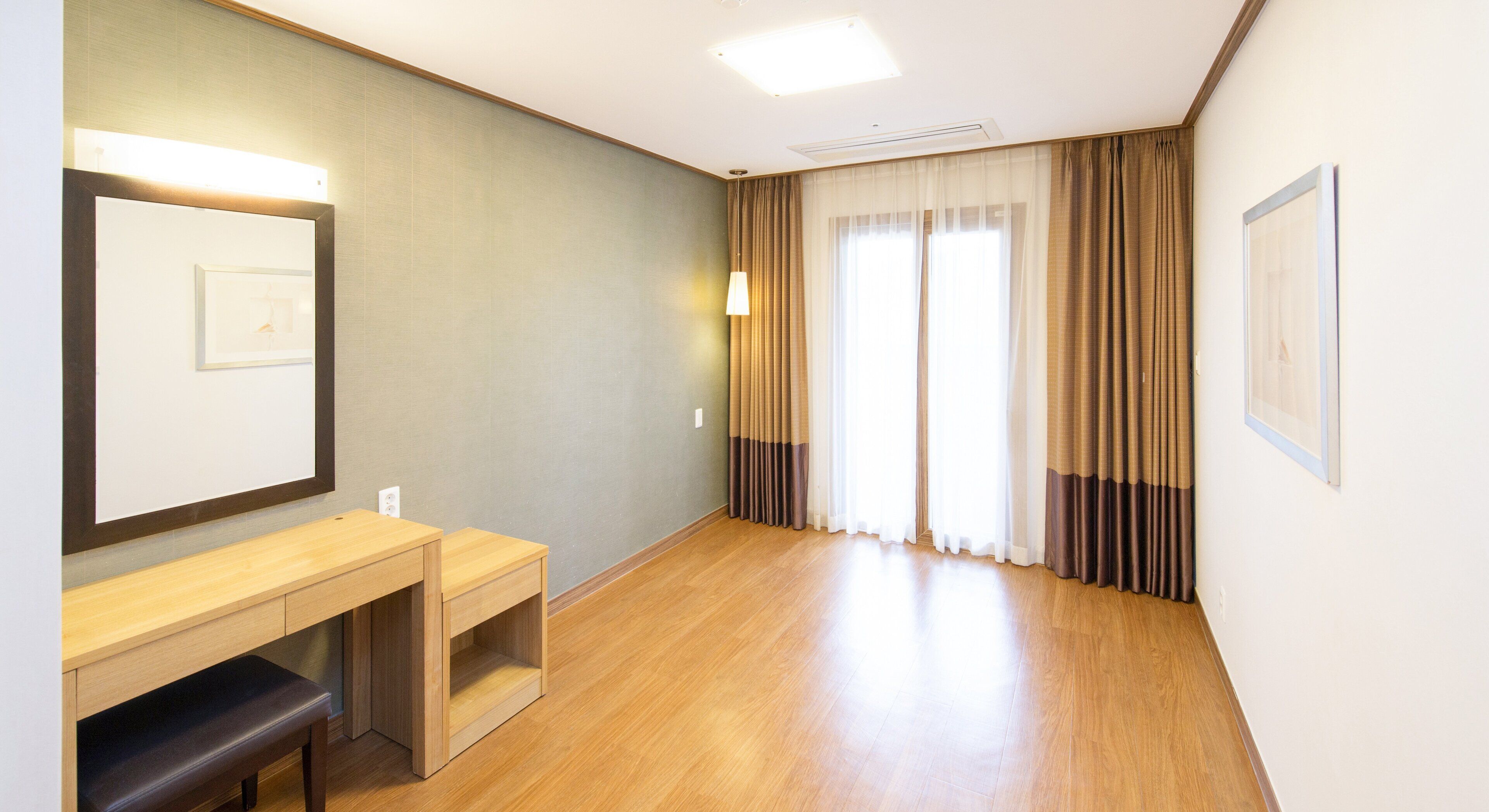 suite, 1 bedroom | 1 bedroom, in-room safe, individually decorated, iron/ironing board
