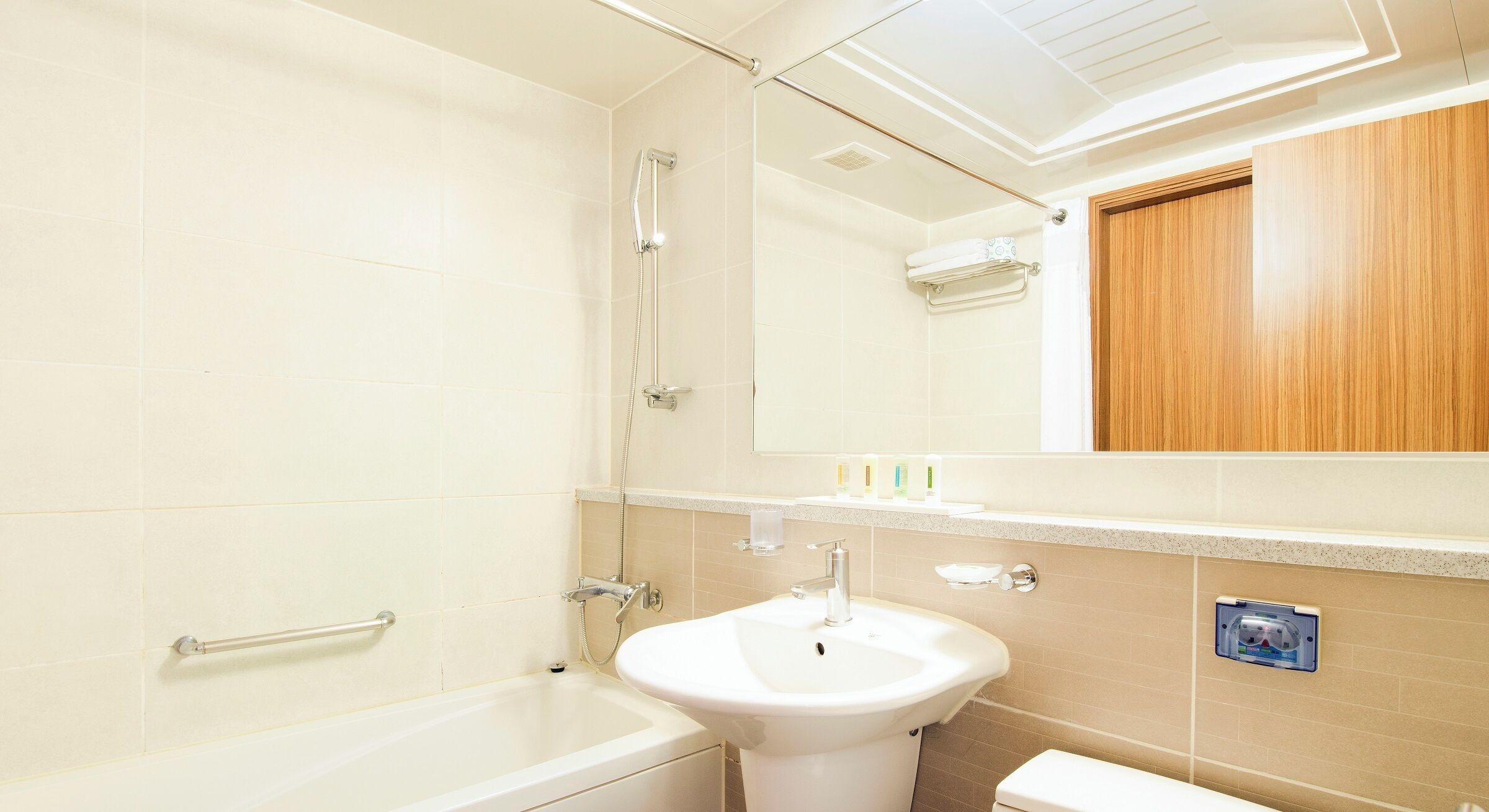 A modern bathroom with a bathtub, a sink, and a toilet.