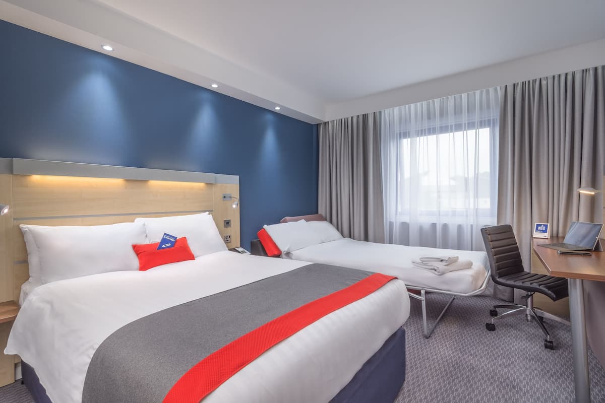 Standard Room, 1 Double Bed with Sofa bed (with Free Hot Breakfast) | Desk, blackout drapes, iron/ironing board, free WiFi