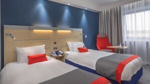 A hotel room with two beds, a desk, a chair, and a window with curtains. - Holiday Inn Express Kettering by IHG (Kettering)
