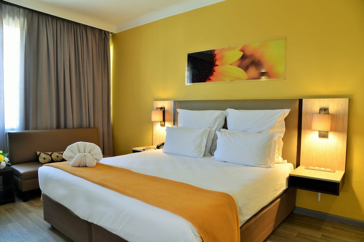 In-room safe, desk, free WiFi, bed sheets