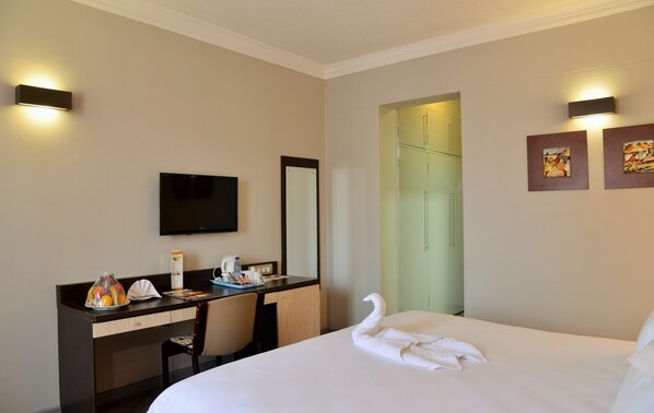 Caja de seguridad en la habitación, escritorio y wifi gratis 