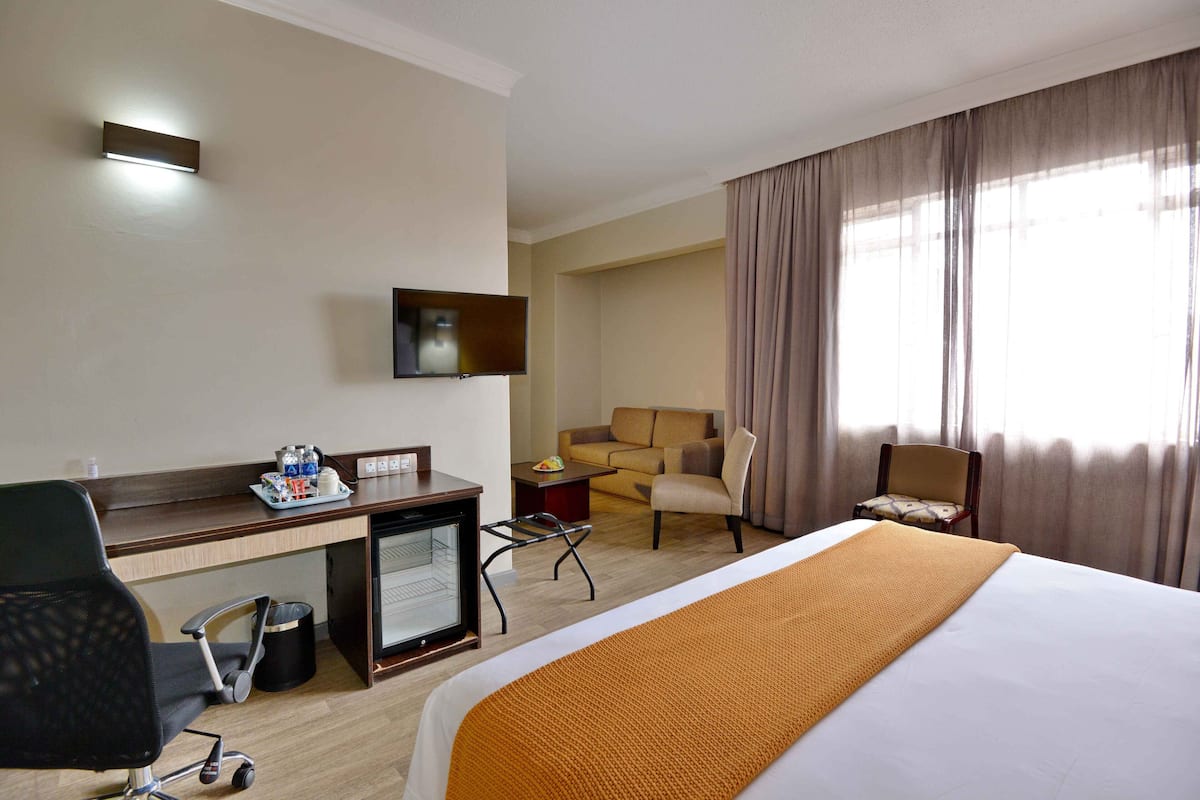 ห้องสวีท, เตียงเดี่ยว 1 เตียง, วิวสวน | ตู้นิรภัยในห้องพัก, โต๊ะทำงาน, พื้นที่ทำงานแบบใช้แล็ปท็อป, Wi-Fi ฟรี