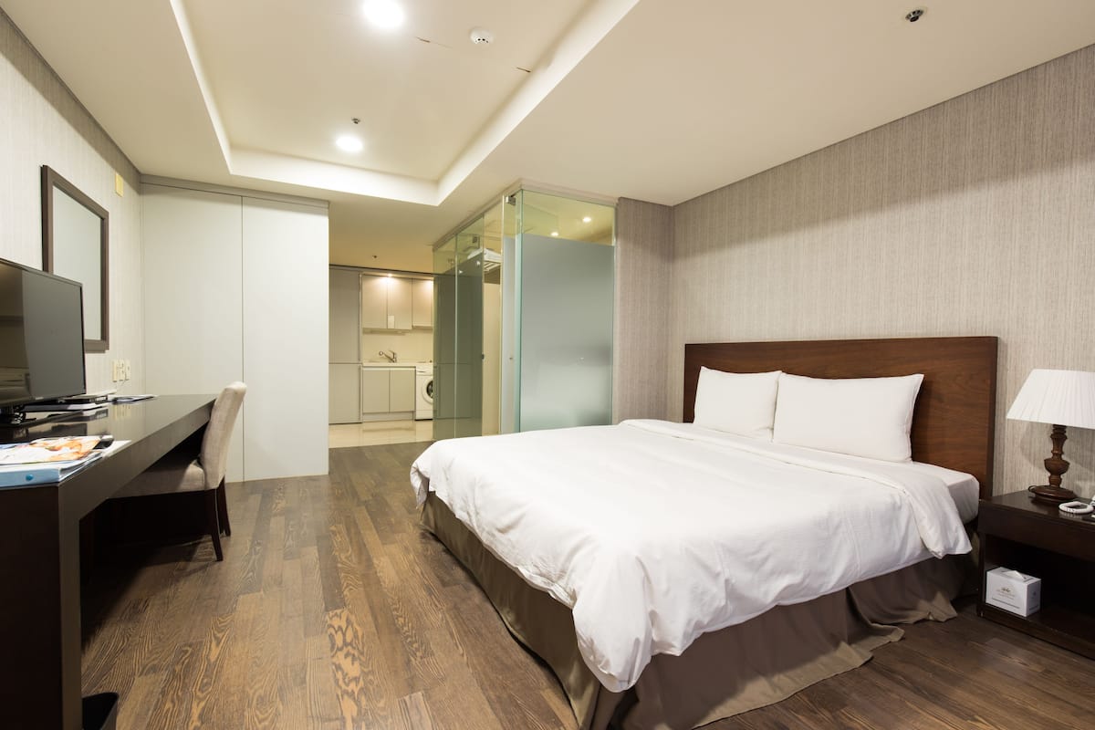 Minibar, desk, free WiFi