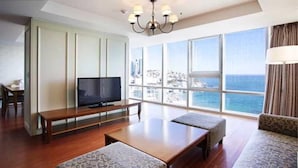 Minibar, desk, WiFi (free) - Haeundae Seacloud Hotel Residence (Busan)