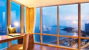 Minibar, desk, WiFi (free) - Haeundae Seacloud Hotel Residence (Busan)