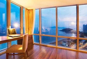 Minibar, escriptori i wifi gratuïta 