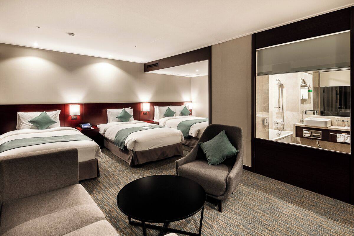 Family Suite (Styler·Capsule Coffee,Non-smoking,Free Parking,ONLYGO&CO. 20% Off / 2-5PM 50% Off) | Premium bedding, in-room safe, desk, laptop workspace