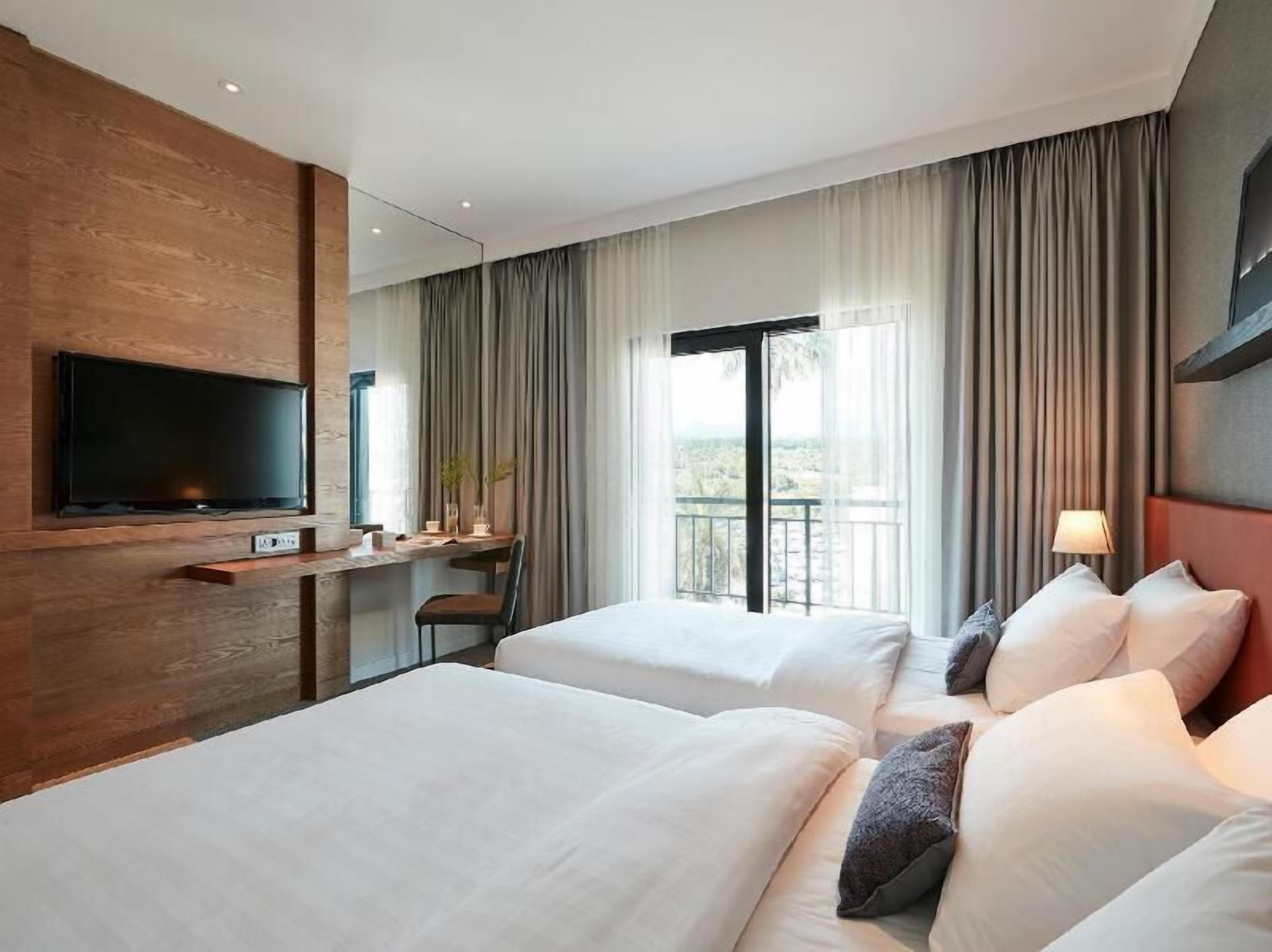 Down duvets, in-room safe, individually decorated, blackout curtains