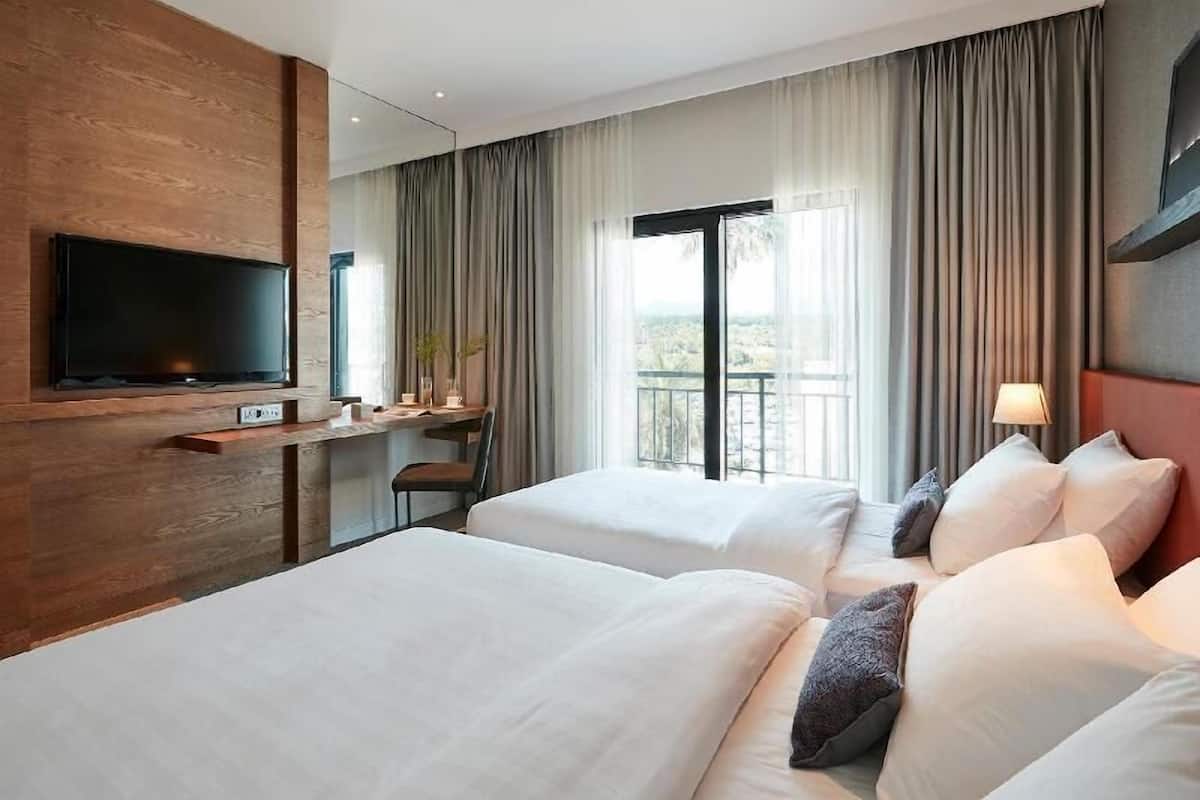 Down duvets, in-room safe, individually decorated, blackout curtains