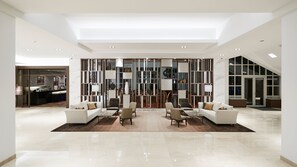 Lobby sitting area - The Suites Hotel Jeju (Seogwipo)
