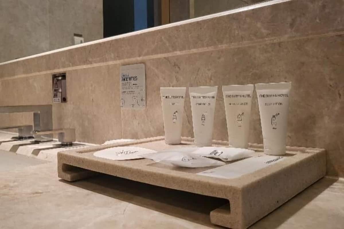 Bathroom | Free toiletries, hair dryer, bathrobes, slippers