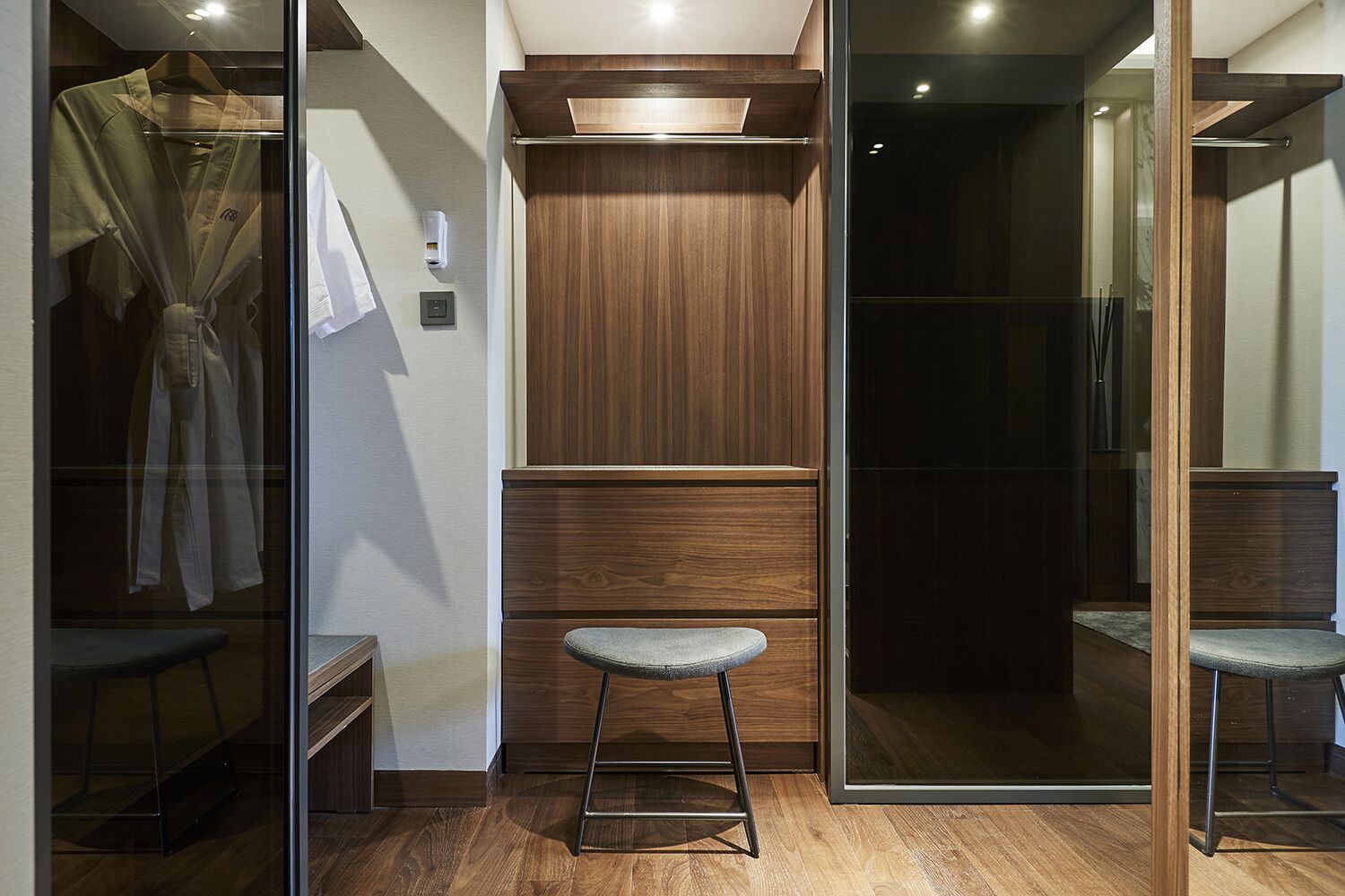 42-inch led tv with satellite channels, tv