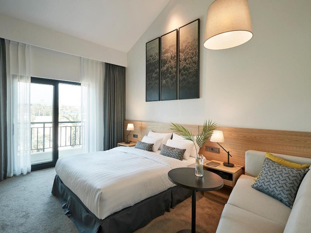 Down duvets, in-room safe, individually decorated, blackout curtains