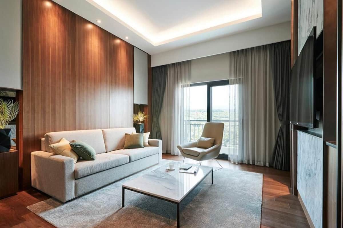 Living area | 42-inch LED TV with satellite channels, TV