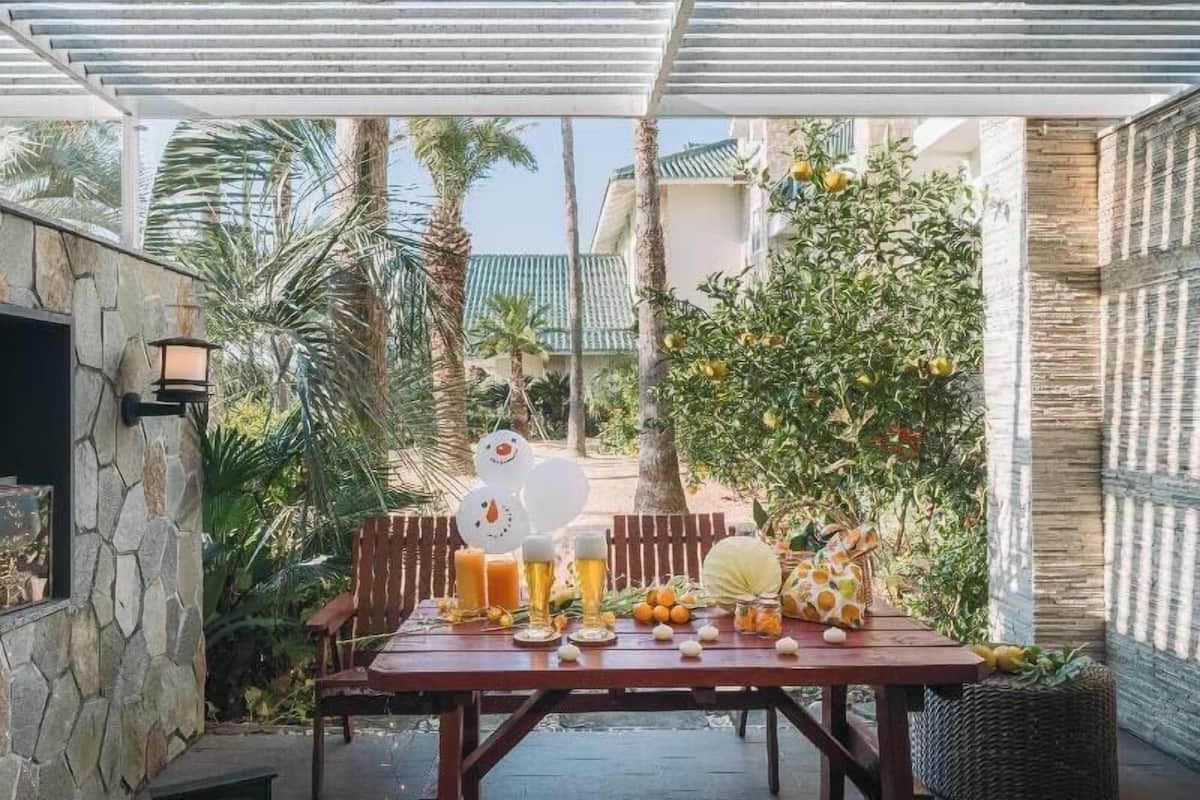 Outdoor dining | Breakfast, lunch, dinner served; Italian cuisine