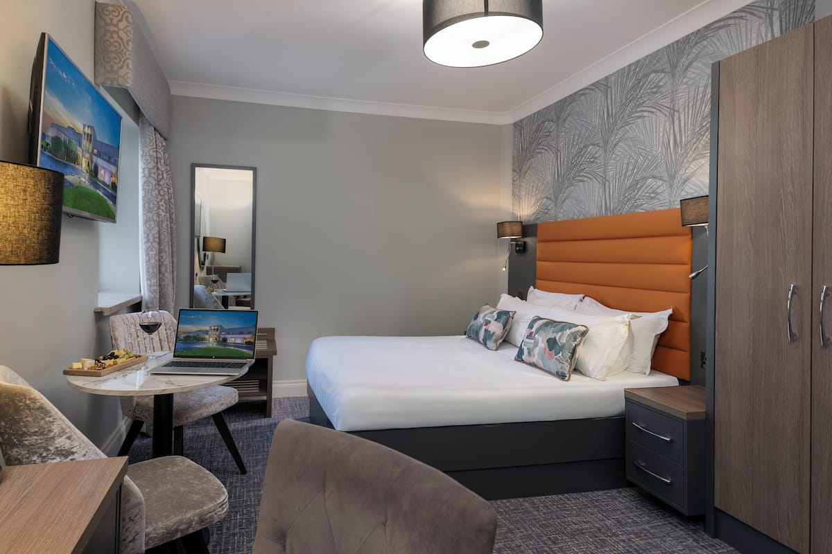 Standard Single Room | 1 bedroom, premium bedding, in-room safe, desk