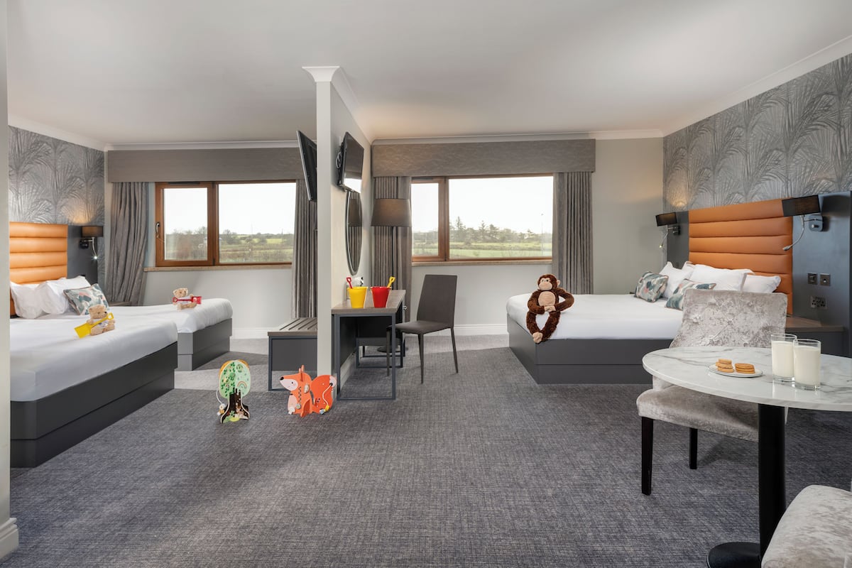 1 bedroom, premium bedding, in-room safe, desk