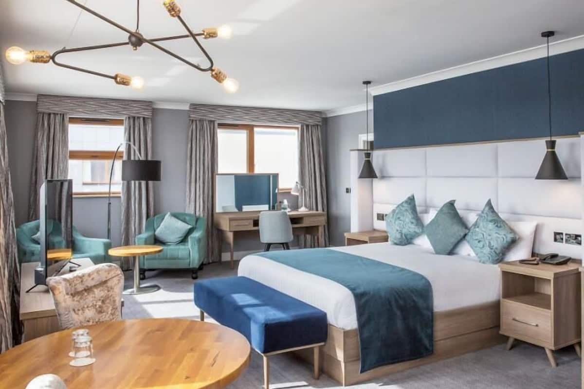 1 bedroom, premium bedding, in-room safe, desk