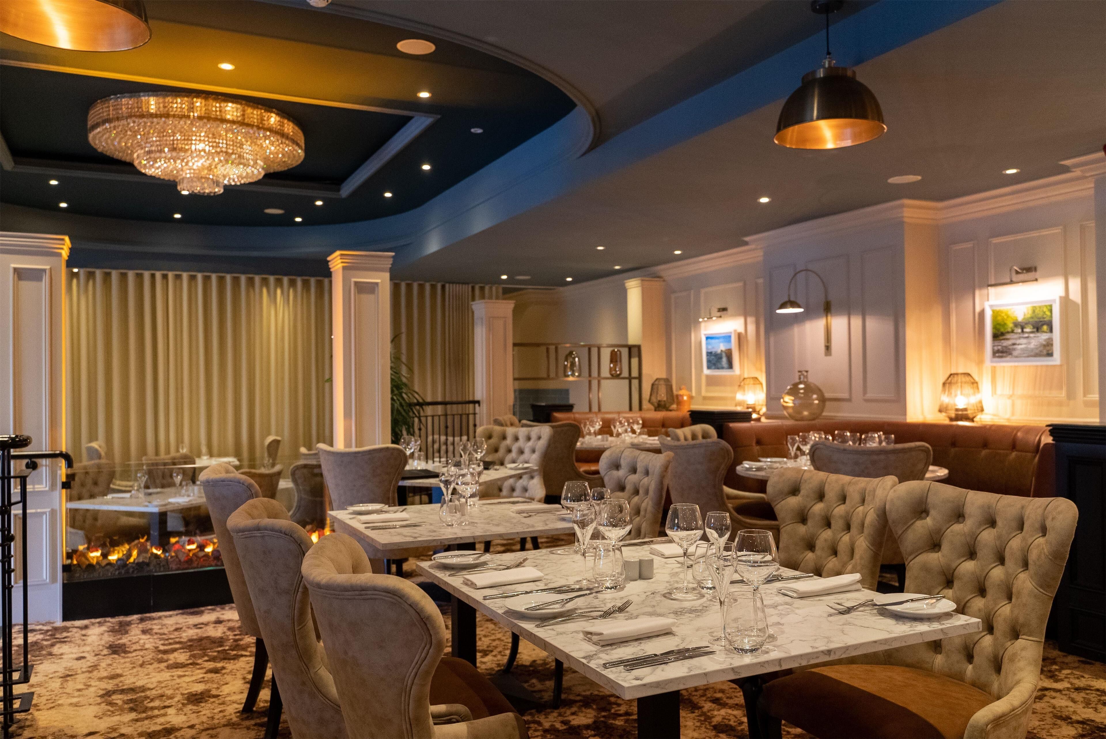 2 restaurants, breakfast served