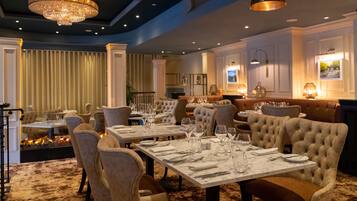 2 restaurants, breakfast served