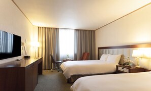 Premium bedding, down duvets, desk, blackout curtains