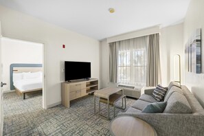 55-英寸液晶电视（配备有线频道）、收费电影、MP3 基座