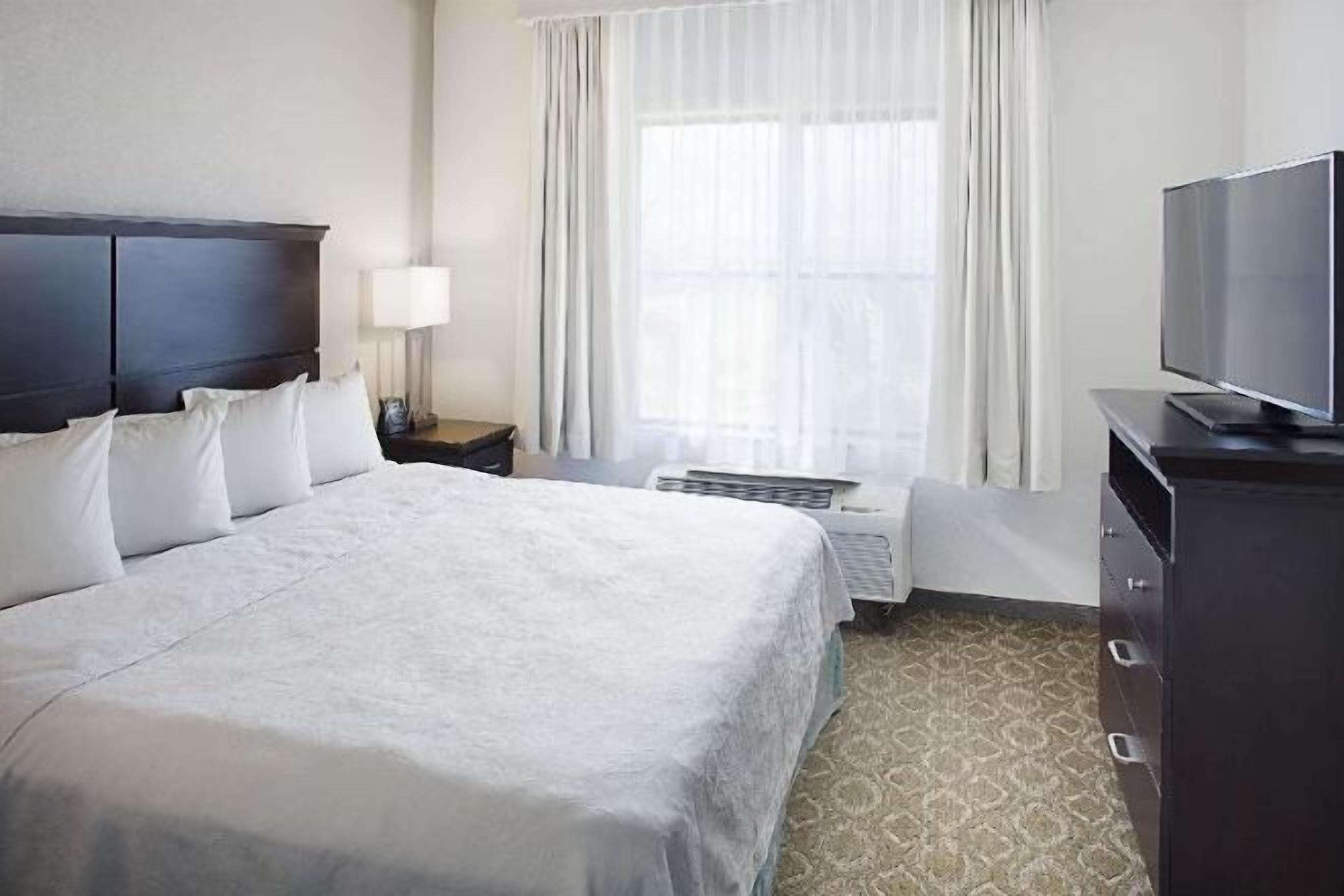 Escritorio, tabla de planchar con plancha y cunas gratuitas 