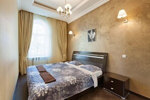 Italienische Bettbezüge von Frette, hochwertige Bettwaren, Schreibtisch