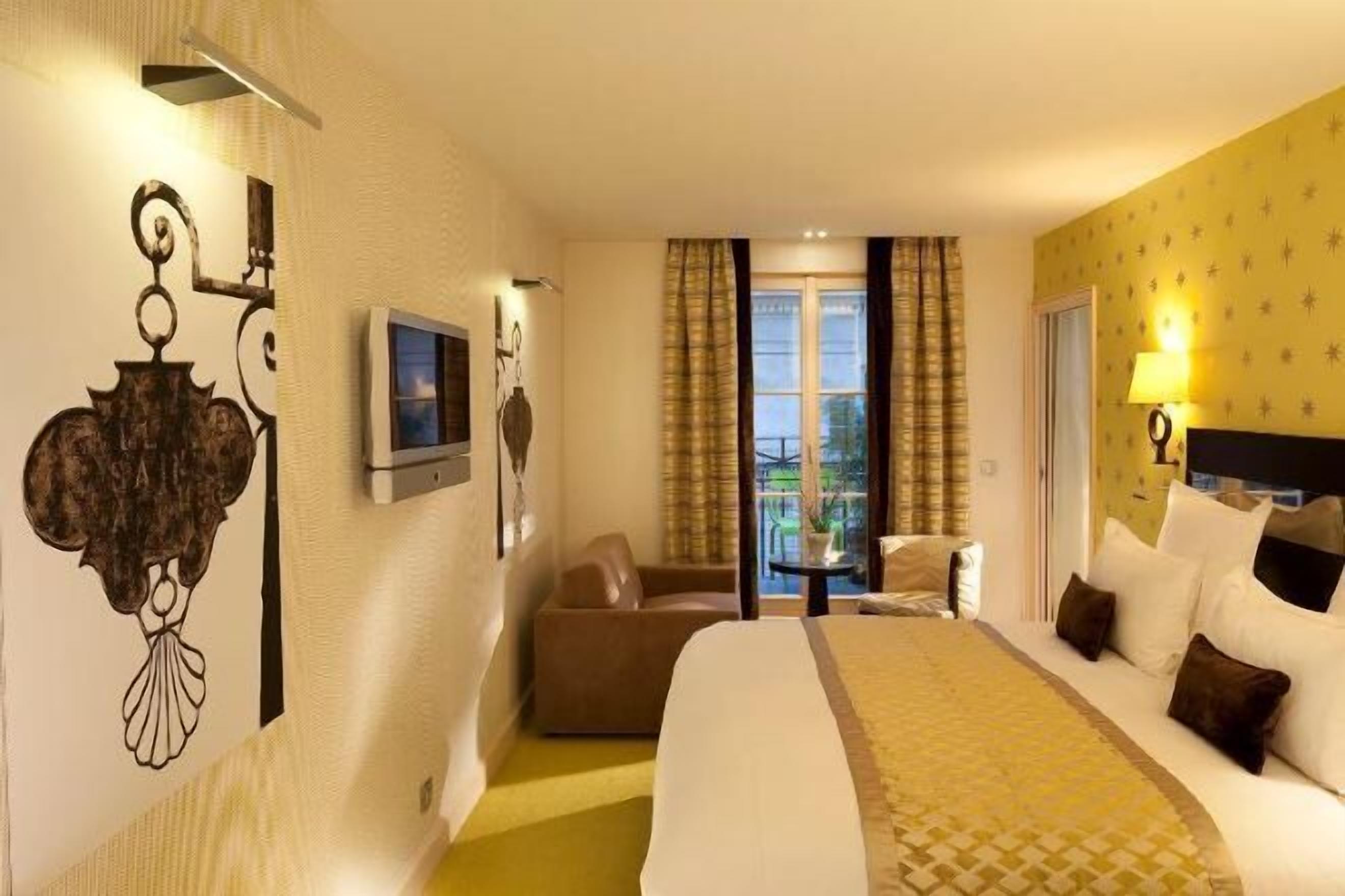 Caja de seguridad en la habitación y decoración personalizada 