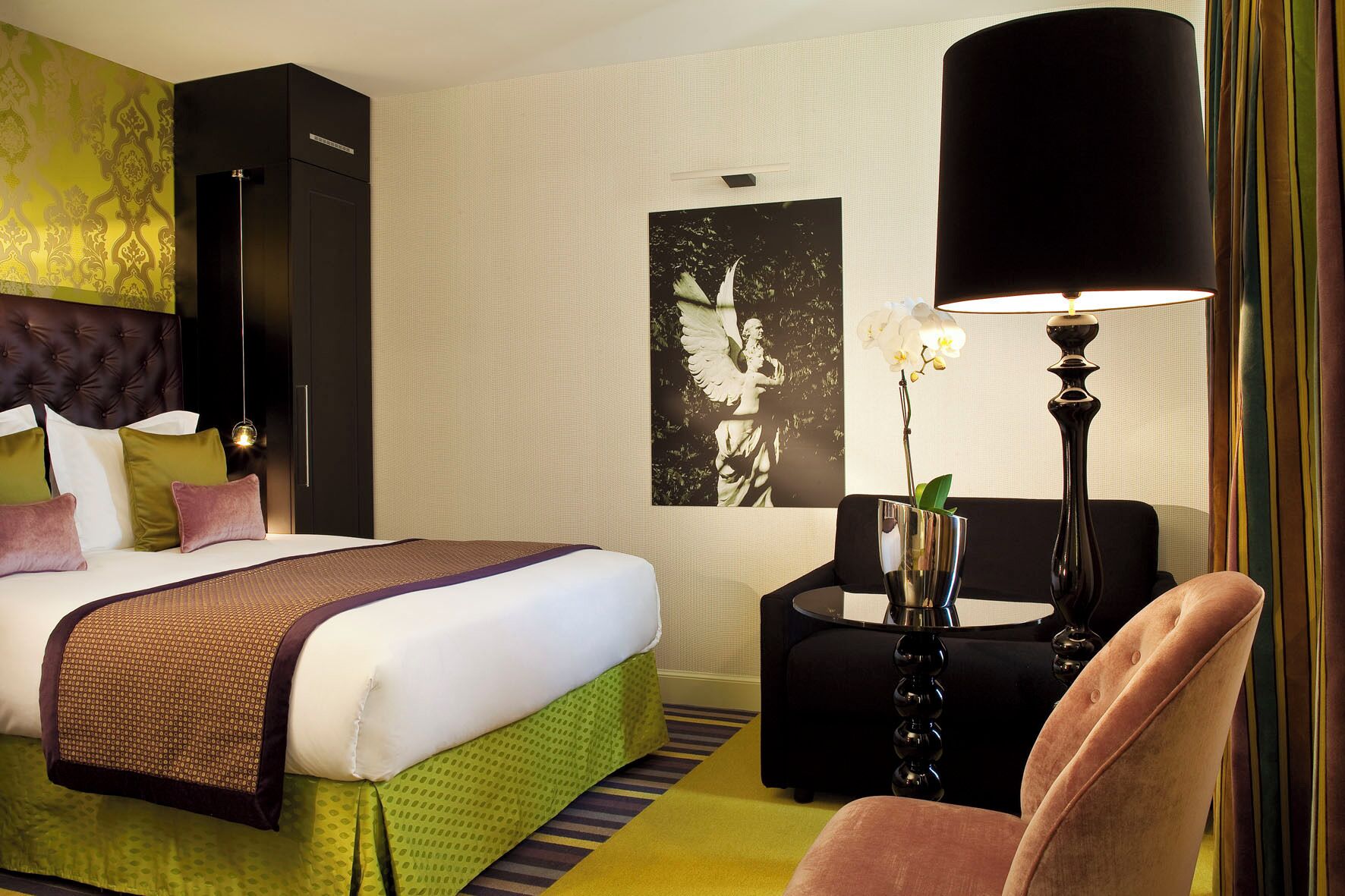 deluxe triple room, 1 double bed with sofa bed | in-room safe, individually decorated, individually furnished