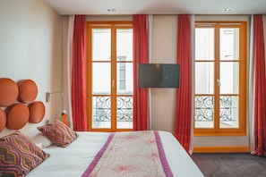 Quadruple Room (no elevator) | View from room - Hotel Le Petit Paris (Paris)